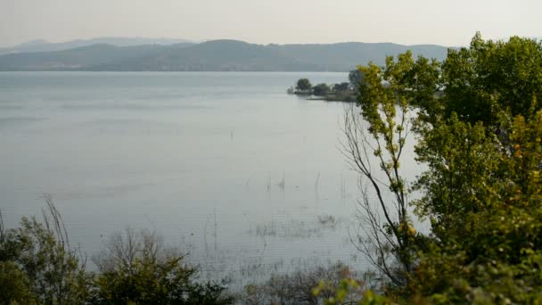 Τοπίο από την Umbria με λίμνη Trasimeno — Αρχείο Βίντεο