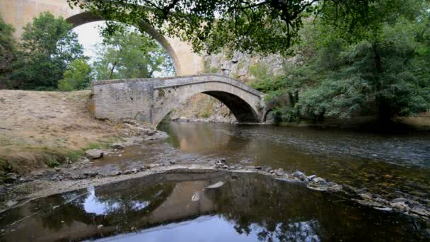 Ponte in pietra sul fiume La Cure — Video Stock