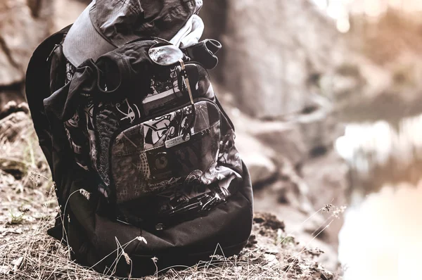 Zaino con accessori per un'escursione — Foto Stock