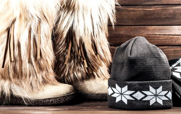 Зимние женские сапоги, шляпа и шарф — стоковое фото