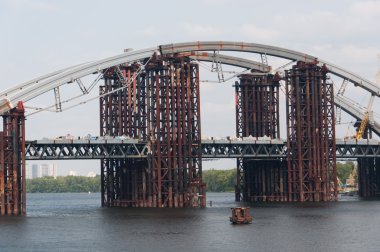 Yeni köprü yapım aşamasında Kiev, Ukrayna