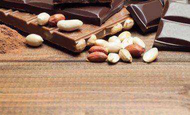 siyah ve sütlü çikolata, fındık, kakao