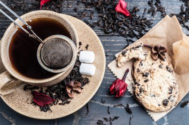 fincan çay ve çikolata ile tanımlama