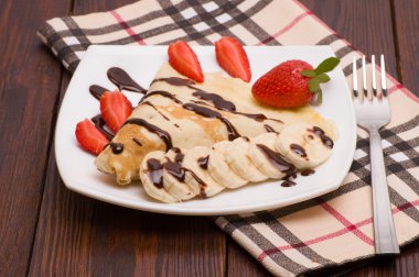 Krep muz ve çilek ile