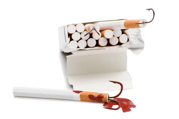 Cigarette avec un crochet de pêche . — Photo