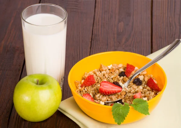 Muesli con fresas, manzana — Foto de Stock