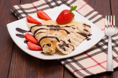 Krep muz ve çilek ile