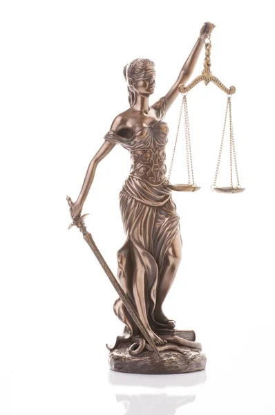 Standbeeld van Justitie geïsoleerd — Stockfoto