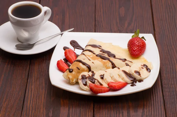 Crepes with Banana and strawberries — Stock Photo, Image