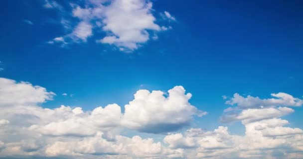 4k Taymlaps céu diurno com nuvens fofas — Vídeo de Stock