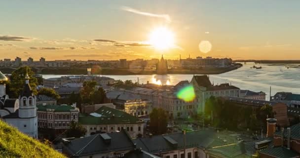 Nizhny Novgorod, Rusya. Zaman atlaması, Volga Nehri manzarası, Oka ve Volga kavşağı, Nizhny Novgorod oku, Oka 'nın ağzı.. — Stok video