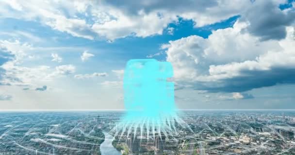 Letecká časoprostorová městská krajina v letním dni s futuristickými prvky telekomunikací, koncept chytrého města, Moskva v letním leteckém pohledu — Stock video