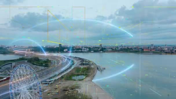 Smart City Aerial Drone Video Hologram Informacje Arches Formowanie podczas komunikacji sieciowej Futurystyczna sieć i technologia 5G Drone Low Light 4k. Pętla wideo, upływ czasu — Wideo stockowe