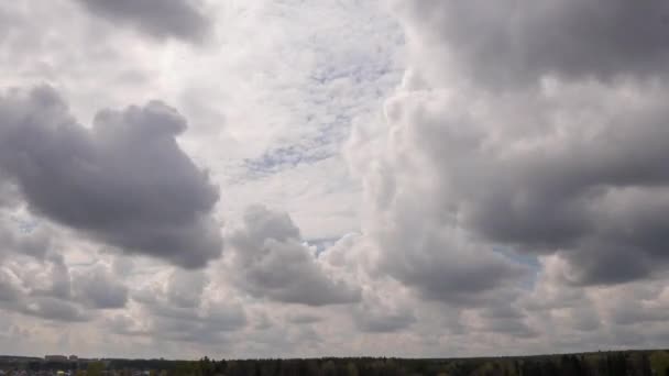 Πλάνα B Roll Timelapse Ουρανός και μαύρο σύννεφο. Σκούρα γκρι σύννεφα καταιγίδας. Δραματικός ουρανός. φωτισμός στο σκοτεινό θυελλώδη συννεφιά. Όμορφη φύση time lapse σύννεφα καταιγίδα στο ηλιοβασίλεμα. Φρικτός καιρός — Αρχείο Βίντεο