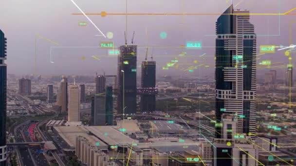 Smart City antenn drönare film hologram informationsbågar bildar under nätverkskommunikation futuristiska nätverk och teknik 5G drönare svagt ljus 4k. Video loop, tid förflutit — Stockvideo