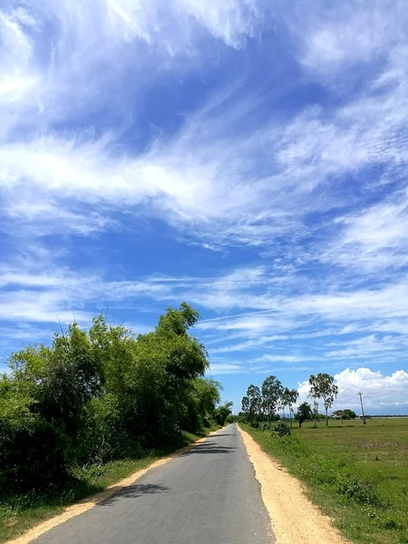 Asphalt road near green field — Stock Photo, Image