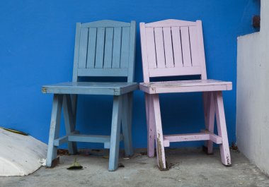 antika ahşap renkli sandalyeler