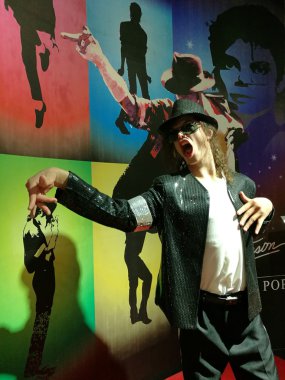 Michael Jackson balmumu heykel ekranda Ba Na Hills mountain resort