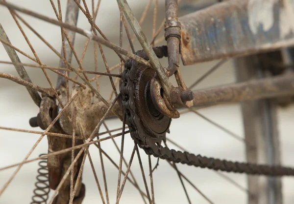 Gros plan de la vieille chaîne de vélo sale — Photo