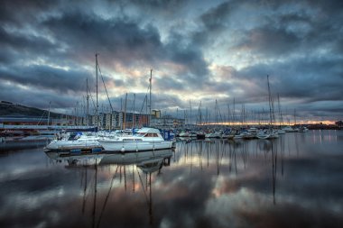 Swansea marina yansımalar