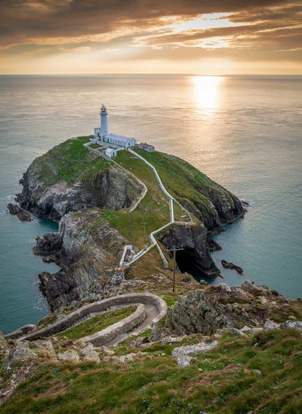 Маяк South Stack Lighthouse Вершині Невеликого Острова Під Назвою Ynys — стокове фото