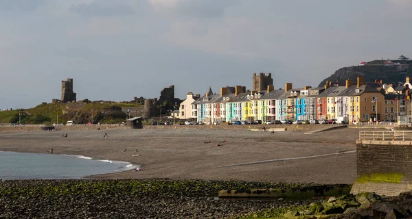 Redaktionell Aberystwyth Storbritannien Juni 2021 South Beach Aberystwyth Visar Färgglada — Stockfoto