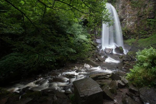 Resolven 南ウェールズの Melincourt 滝 — ストック写真