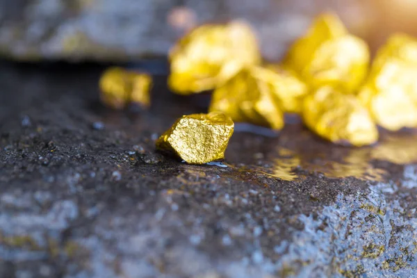 Gold Auf Dem Steinboden Mit Geschäftspartnern Zum Erfolg Und Anlagekonzepten — Stockfoto