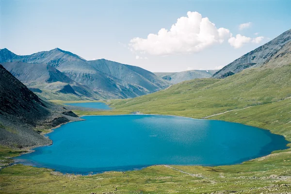 Altay dağlarında dağ gölleri — Stok fotoğraf