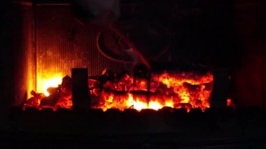 Şöminede alevler
