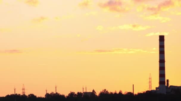 Nuvens ao pôr-do-sol. período de tempo . — Vídeo de Stock