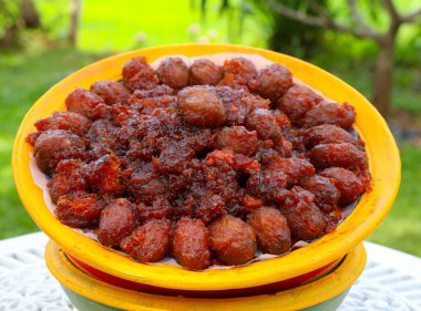 Çok lezzetli ambarella turşusu.