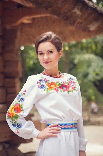 Mladá krásná ukrajinská žena — Stock fotografie