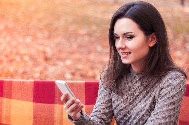 Bir bankta tipik haber kadın