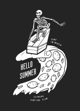 Pizza dilimi dalgasında iskelet üzerinde tabuta binmek. Merhaba yazlık spoky sörfçü karakter klasik tipografi sörf tişörtü baskısı.