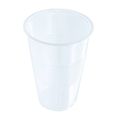 Plastik tek kullanımlık eşya: Beyaz arkaplanda izole edilmiş şeffaf plastik bardak