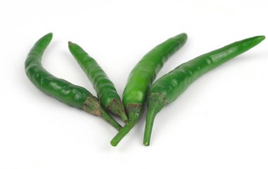 beyaz zemin üzerine pul biber