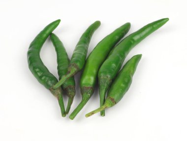 beyaz zemin üzerine pul biber