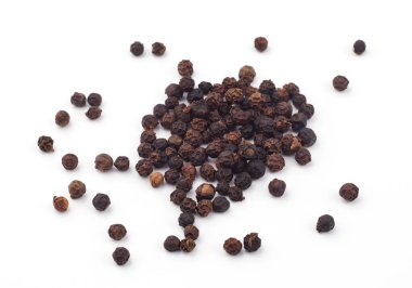 Beyaz arkaplanda siyah biber