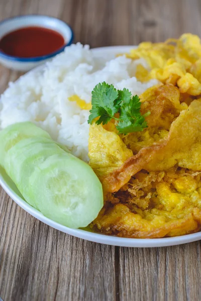 Tortilla con arroz, comida tailandesa, esta cocina, comida tailandesa fácil — Foto de Stock