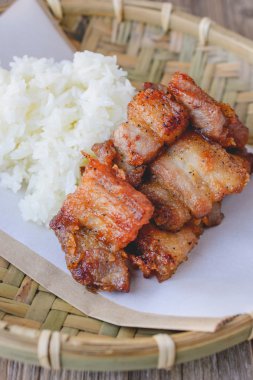 derin kızarmış domuz eti yapışkan pirinç ahşap sepeti, Tay gıda, Tayland