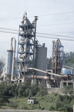 Çimento fabrikası bir ırmak, Sichuan Eyaleti, Çin