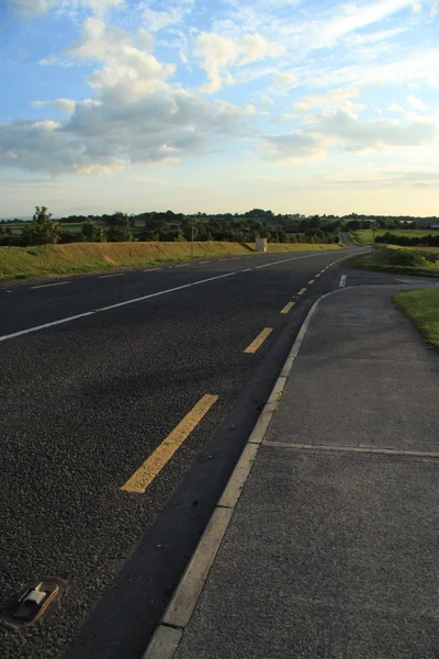 Schöne ländliche straße in irland — Stockfoto