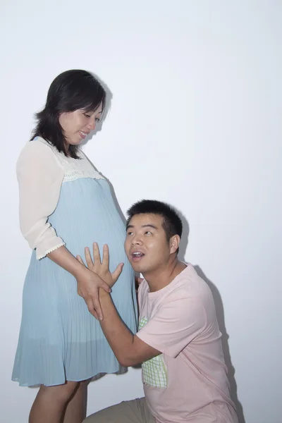 Happy Chinese couple expecting a baby — Stock Photo, Image