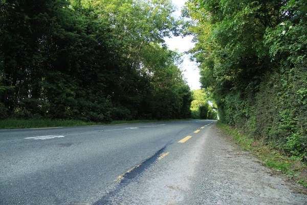 Bella strada di campagna in Irlanda — Foto Stock