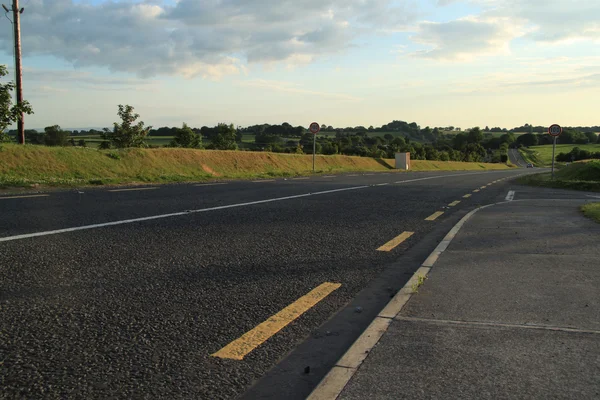 Schöne ländliche straße in irland — Stockfoto