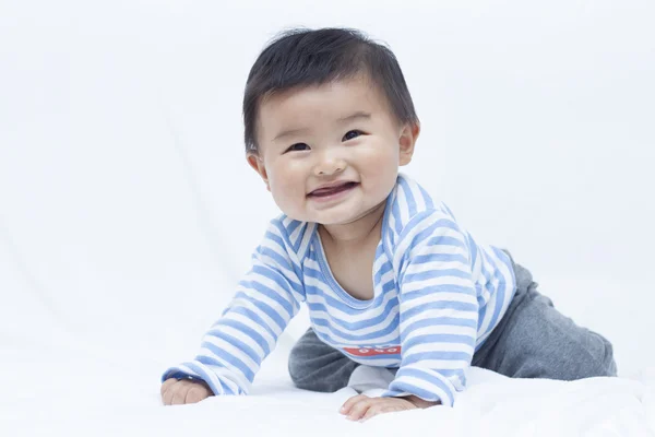 귀여운 중국 아기 세 일러 복에 보 — 스톡 사진