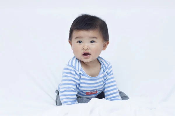 Κινέζικα χαριτωμένο μωρό αγόρι στο κοστούμι ναυτικών — Φωτογραφία Αρχείου