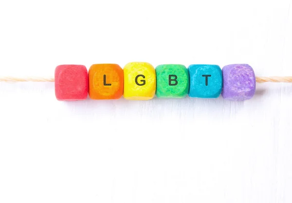 Palabra LGBT arco iris de colores en los dados — Foto de Stock