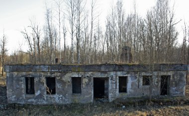 terk edilmiş binada